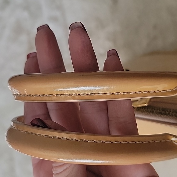 Louis Vuitton Vernis ALMA Tote - Picture 6 of 13